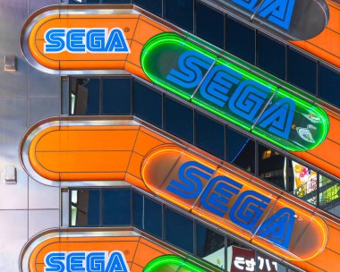 Tokyo, Japonya - 27 Ağustos 2020: 17 yıldır elektrik bölgesinde bulunan sembolik video oyunu salonu SEGA Akihabara 2. Binası, Ağustos 2020 'de Corona virüsü salgını nedeniyle kapatıldı..