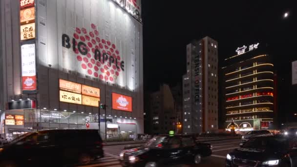 Pan video kultovní videohry arkády SEGA Akihabara 2. budova v Tokiu. — Stock video