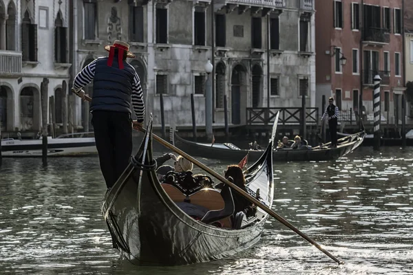 Βενετία Ιταλία 2016 Γονδολιέρης Στην Canal Grande — Φωτογραφία Αρχείου