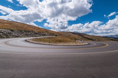 Tıp yay eğrisi Rocky Dağı Milli Parkı'nda Colorado