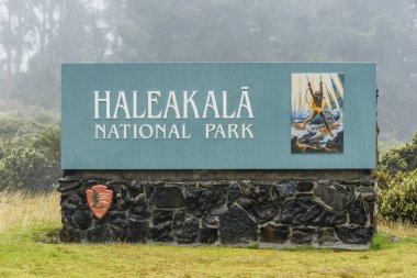 Zirve giriş işareti Haleakala Milli Parkı'nda Hawaii