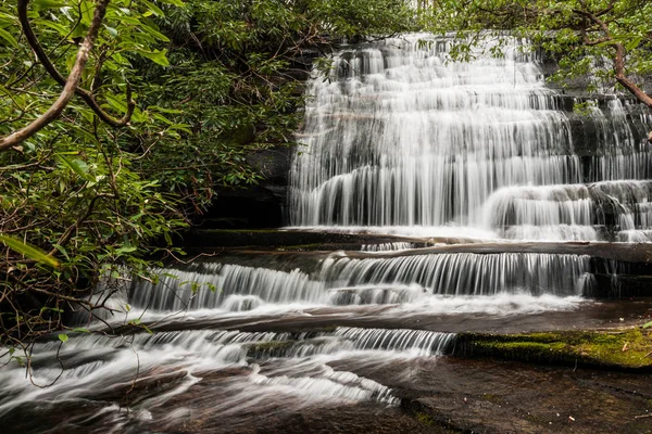Pisgah Ulusal Ormanı Kuzey Carolina'da grogans Creek Falls'ta