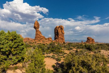 Utah, Amerika Birleşik Devletleri 'ndeki Arches Ulusal Parkı 'nda Balanced rock