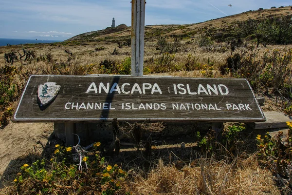 アメリカ合衆国カリフォルニア州のチャネル諸島国立公園の Anacapa エントランスサイン — ストック写真
