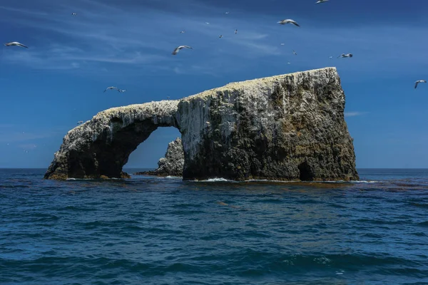 Kaliforniya 'da Kanal Adaları Milli Parkı 'nda Arch rock, Amerika Birleşik Devletleri