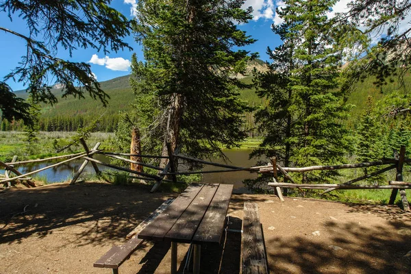 Bäver dammar picknick område i Rocky Mountain National Park i Colorado, Förenta staterna — Stockfoto