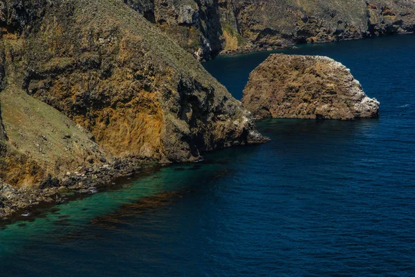 Cavern Point di Taman Nasional Kepulauan Channel di California, Amerika Serikat — Stok Foto