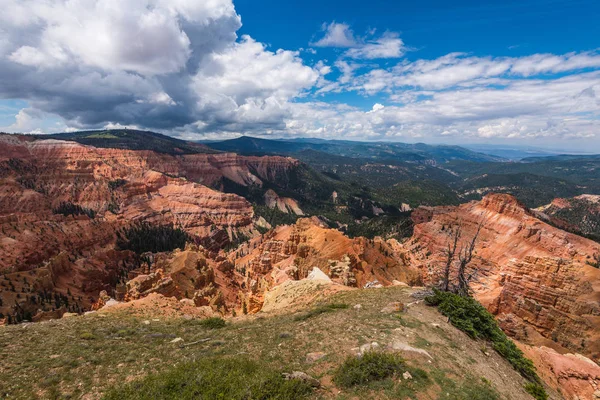 Chessmen Ridge panorámában Cedar Breaks nemzeti emlékmű Utah, Egyesült Államok — Stock Fotó