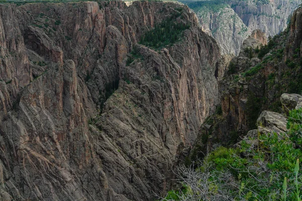 Хрест фісур в чорному каньйоні національного парку Gunnison в Колорадо, Сполучені Штати — стокове фото