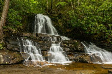 Büyük Smoky Mountains Milli Parkı 'nda yer alan Laurel Falls, Amerika Birleşik Devletleri, Tennessee