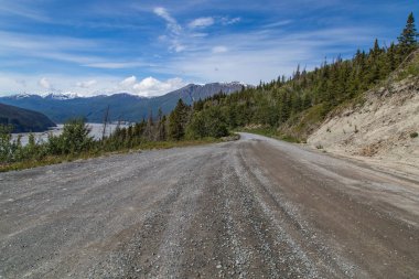 McCarthy Road in Wrangell-St. Elias Milli Parkı 'nda Alaska, Amerika Birleşik Devletleri
