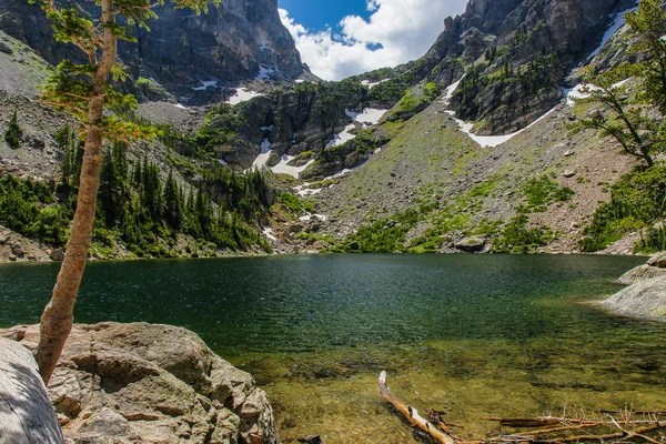 Smaragdsee im felsigen Bergnationalpark in Colorado, Vereinigte Staaten — Stockfoto