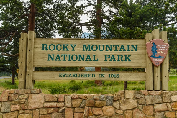 Entré skylt i Rocky Mountain National Park i Colorado, Förenta staterna — Stockfoto