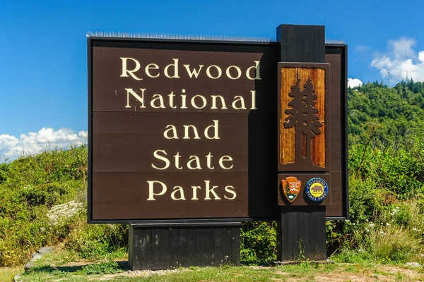 Entré skylt i Redwood nationalpark i Kalifornien, Förenta staterna — Stockfoto