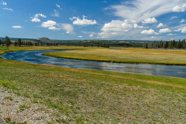 Fountain Flat Drive en el Parque Nacional Yellowstone en Wyoming, Estados Unidos —  Fotos de Stock