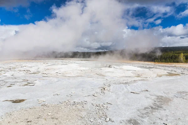 Fountain Geyser en el Parque Nacional Yellowstone en Wyoming, Estados Unidos —  Fotos de Stock