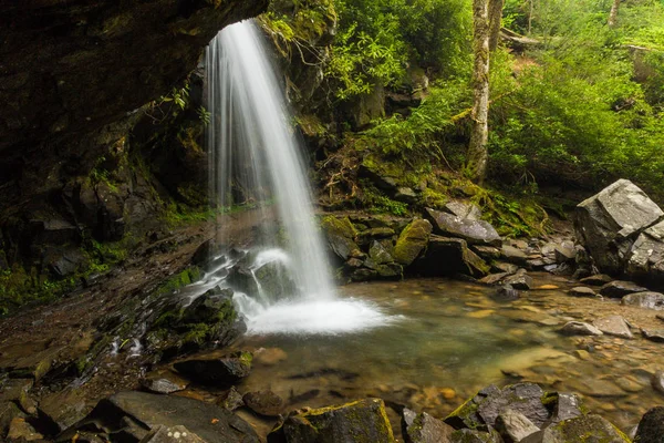 Grot valt in het Great Smoky Mountains National Park in Tennessee, Verenigde Staten — Stockfoto
