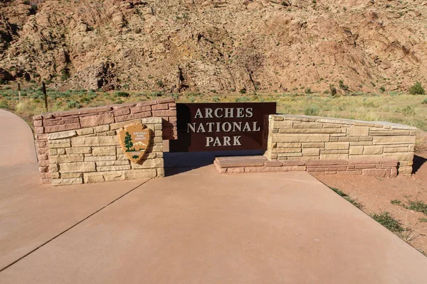 Inngangstegn i Arches nasjonalpark i Utah, USA stockfoto