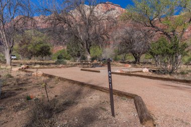 Utah, ABD 'deki Zion Ulusal Parkı 'nda Watchman kamp alanı