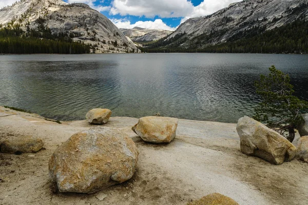 Tenaya Lake a Yosemite National Park in California, Stati Uniti — Foto Stock
