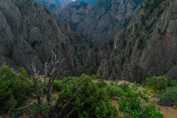 Tomichi Point dans le canyon noir du parc national Gunnison dans le Colorado, États-Unis — Photo