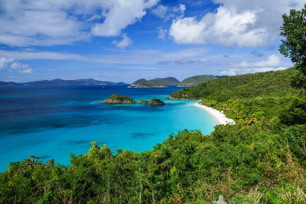 Trunk Bay St John, Amerika Birleşik Devletleri adasında Virgin Adaları Milli Parkı 'nda Overlook