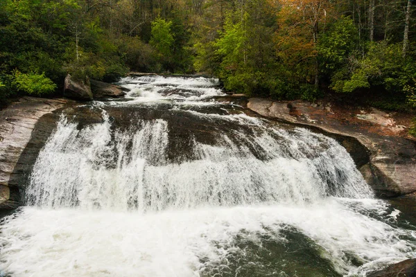 Turtleback fällt in Pisgah National Forest in North Carolina, Vereinigte Staaten — Stockfoto