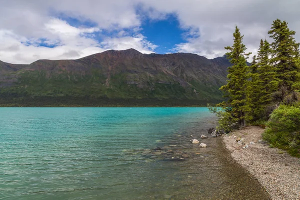Озеро Уппер Твин в Национальном парке Лейк Кларк на Аляске, США — стоковое фото