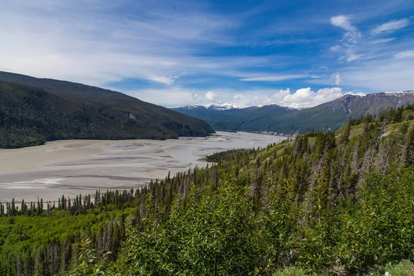 Vista desde McCarthy Road en Wrangell-St. Elias National Park en Alaska, Estados Unidos —  Fotos de Stock