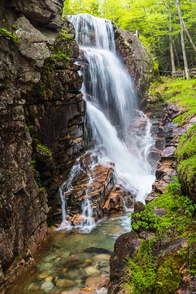 Lawine stürzt ab, Schlammschlucht — Stockfoto