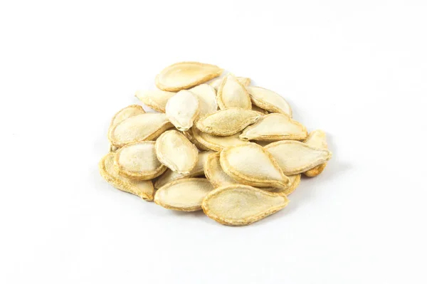 Beyaz arka plan üzerinde kabak çekirdeği yığını kapat