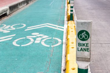 Bisiklet şeritli Tayland eski sokak tabelası