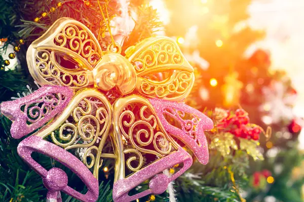 A gold bell model hanging on Christmas tree Ideas to welcome the — Stock Photo, Image