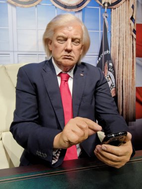 Blackpool, 14 Ocak: Madame Tussauds, İngiltere'de 2018. Başkan Donald Trump bir cep telefonu Beyaz Saray'da görev çubuğunu balmumu rakam.