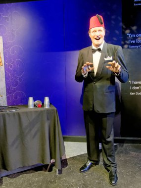 Blackpool, 14 Ocak: Madame Tussauds, İngiltere, 2018. Thomas Frederick Cooper bir İngiliz pervane komedyen ve sihirbaz, Magic Circle bir üyesi oldu. O alışkanlıkla kırmızı fez giydi.