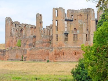 Kenilworth, Ağustos 06: yüksek bir savunma duvar tarafından korunaklı Kenilworth kale harabeleri. İngiltere'de, 2018.