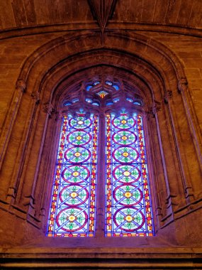 Valencia, Nisan 09: La Lonja de Valencia Gotik sivil mimarisinin şaheseri. İspanya 2018. Columnary Hall bir güzel dekorasyonlu büyük pencere.