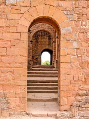 Kenilworth, Ağustos 06: Kenilworth Castle, İngiltere 2018. Clinton'ın 12. yüzyıl büyük tutmak için dar giriş.