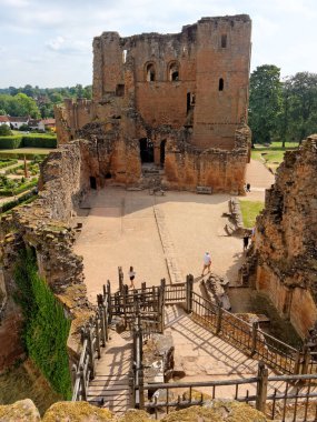 Kenilworth, Ağustos 06: Kenilworth Castle, İngiltere 2018. Clinton'ın 12. yüzyıl büyük kaleye kuleden görüntülemek.