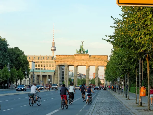 Berlin August Brandenburger Tor Und Fernsehturm Namens Berliner Fernsehturm Deutschland — Stockfoto