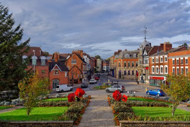 Sutton Coldfield, Ekim 13: Sutton şehir merkezinin kuzeyinde Trinity Tepesi'nden görünümüne High Street, İngiltere'de 2018