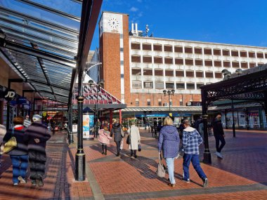 Cannock, 31 Ekim. İnsanlar alışveriş merkezi, İngiltere'de 2018 alışveriş yaparken geçiş yürüyüş