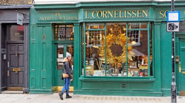 Londra. Sanat Dükkanı 'L. Cornelissen ve oğlu' Great Russell St, Bloomsbury, üzerinde 27 Aralık, İngiltere'de 2018 girmeden önce kız
