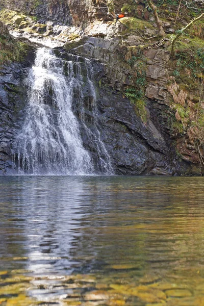 Cascata sulle montagne di Snowdonia, Galles . — Foto Stock