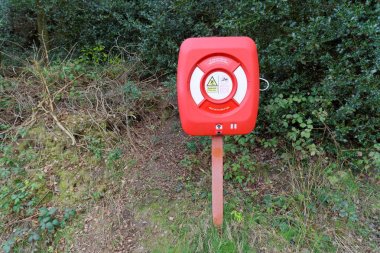 Sutton Park göl kenarında Lifebuoy.