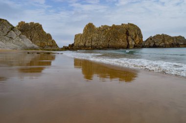 Fırtınalı bir günde, Cantabria Arnia beach