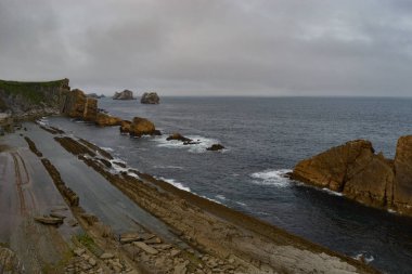 Fırtınalı bir günde, Cantabria Arnia beach