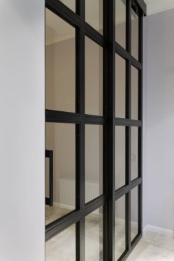 kapı, kapı, çık, çık, çık, çık, duvar, cam, kapı kolu, kapı kolu, kapı kolu