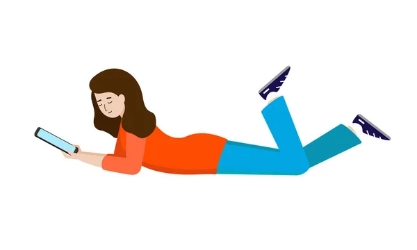 Дівчина лежить на животі і тримає планшет, електронну книгу. Молода жінка відпочиває, читає книгу . — стоковий вектор