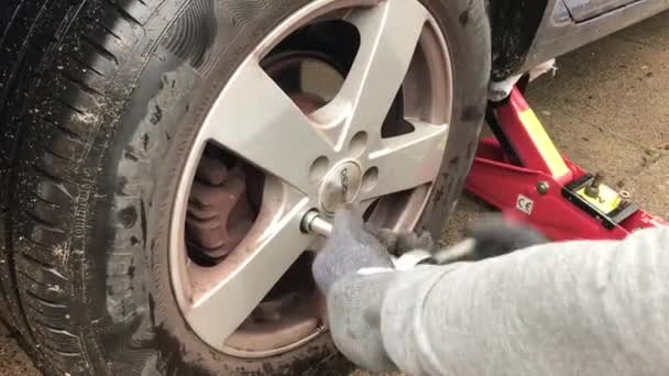 車の車輪を変える — ストック動画